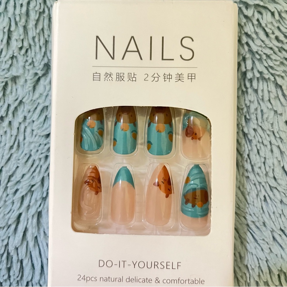 Capybara Press on Nails